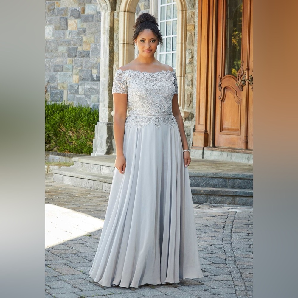 TAKING OFFERS! NWT! MGNY Elegant Silver Chiffon & Lace Evening Gown SZ: 20